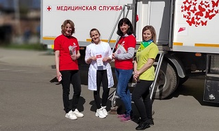 Волонтеры-медики из г. Волхов приглашают на вакцинацию